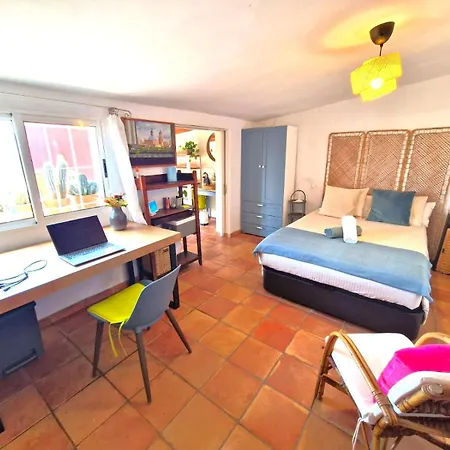 The Old Town Artist Workshop, Impressive Rooftop, Terrace With Amazing Views And Sea Views, Bbq, Air Conditioner, Wifi Alicante